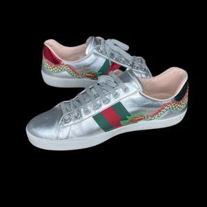 Gucci Year of Dragon shoes. 🐉